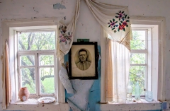 Paryshevo kaimas – namo viduje / Paryshev village – inside the house