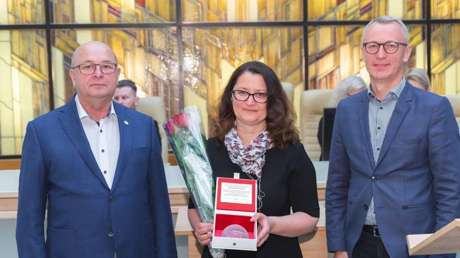 nomeda su apdovanojimu savivaldybės