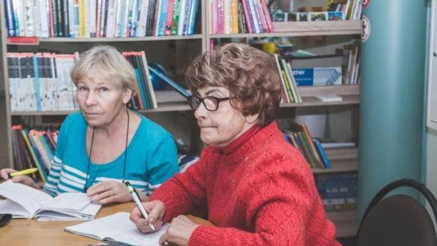 2017 11 07 silainiu biblioteka - senjorai mokosi anglu (3)