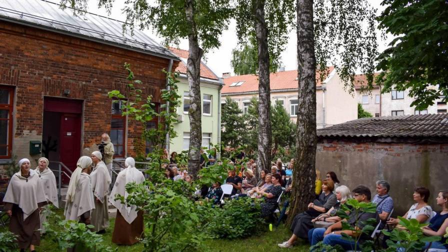 Sutartinių grupės Trys keturiose koncertas (002)