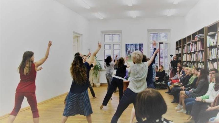 Šokio teatras Aura Jaunimo, meno ir muzikos skyriuje